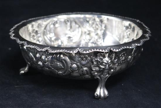 A late Victorian repousse silver bowl by Edward Hutton, London, 1891, 163 grams.